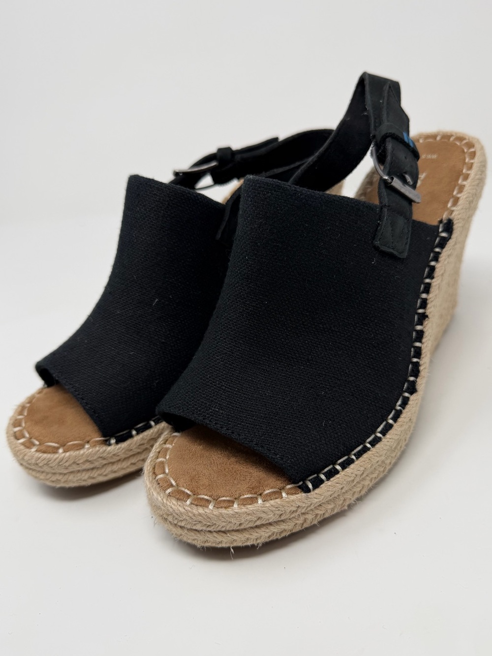 TOMS Women’s black and tweed wedges sz.6.5